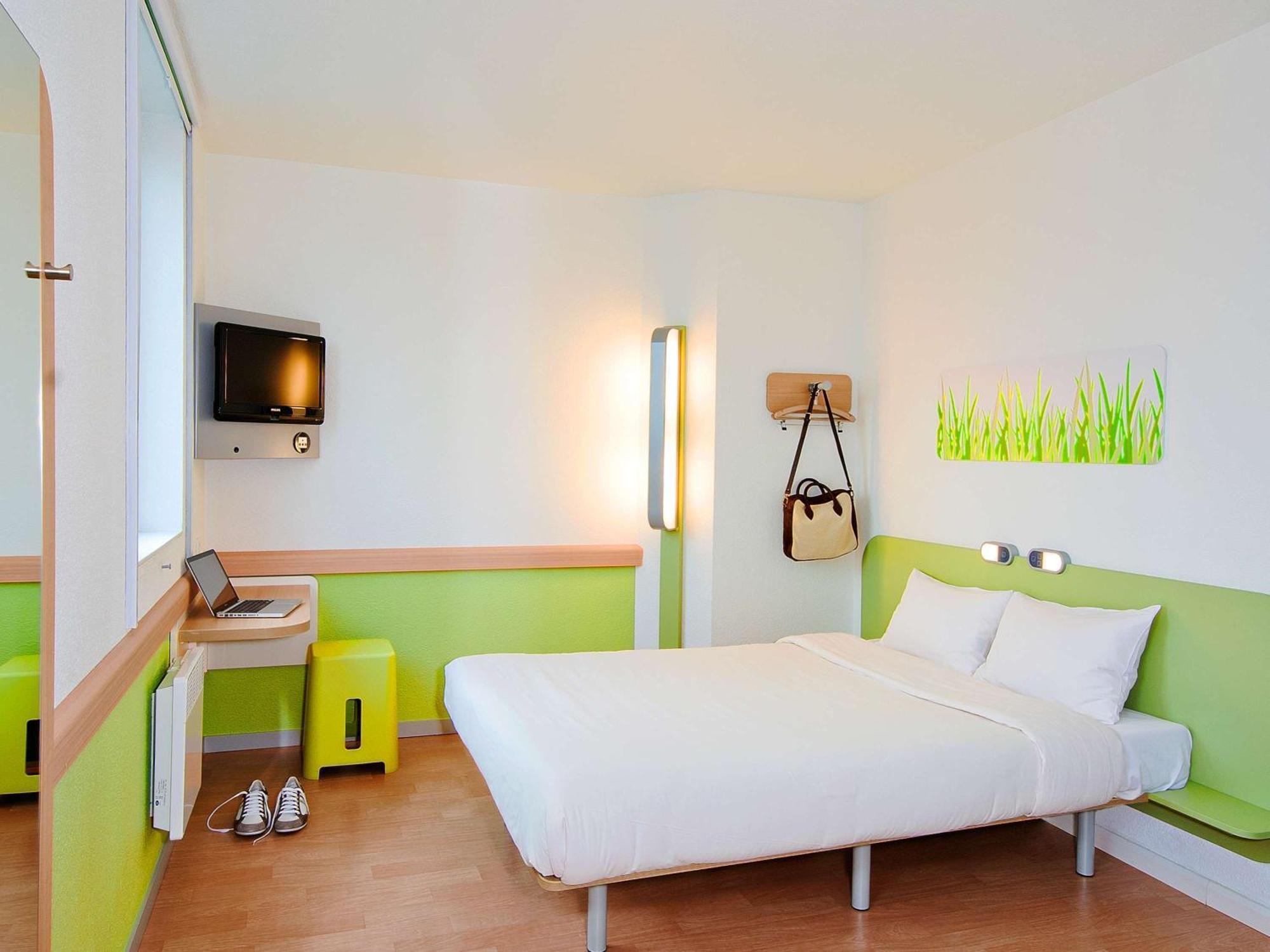 Ibis Budget Givet Exterior foto