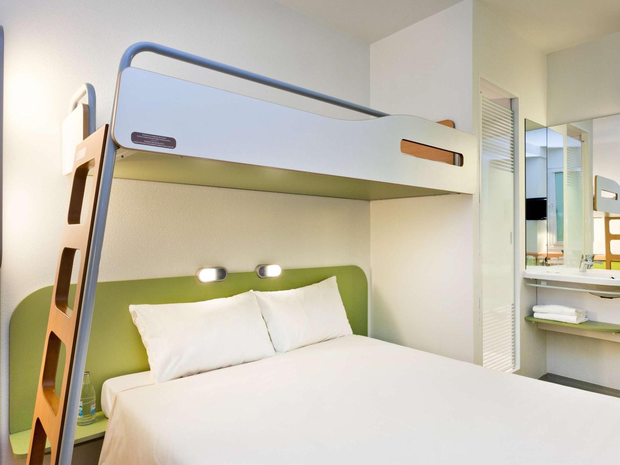 Ibis Budget Givet Exterior foto